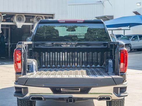 Used 2022 GMC Sierra 1500 SLT w/ X31 Off-Road Package image 6