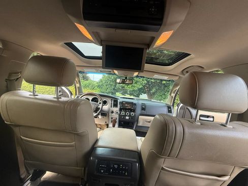 Used 2010 Toyota Sequoia Platinum AWD/4WD image 14