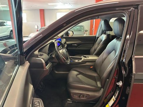 Certified 2024 Toyota Grand Highlander AWD image 10