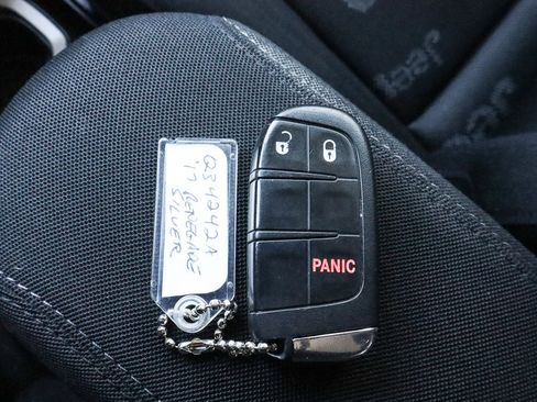 Used 2017 Jeep Renegade Latitude image 30