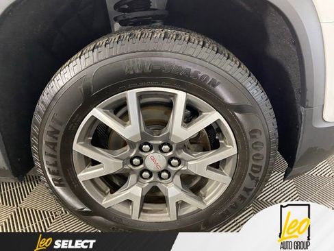 Used 2020 GMC Acadia SLE w/ Driver Convenience Package FWD image 28