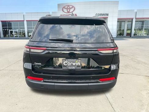 Used 2025 Jeep Grand Cherokee Altitude AWD/4WD image 4