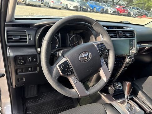 Used 2021 Toyota 4Runner Limited AWD/4WD image 13
