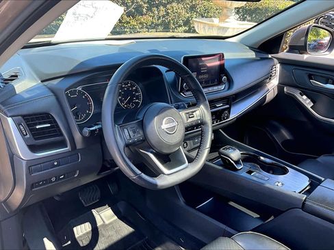 Used 2024 Nissan Rogue SV w/ SV Premium Package image 18