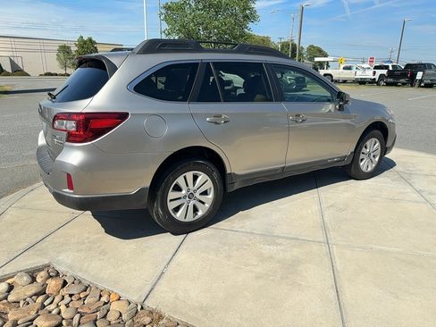 Used 2015 Subaru Outback 2.5i Premium AWD/4WD image 6