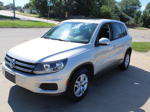 Used 2012 Volkswagen Tiguan S FWD image 4