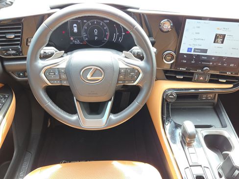 Used 2023 Lexus NX 250 FWD w/ Towing Package (2000 Lbs) image 16