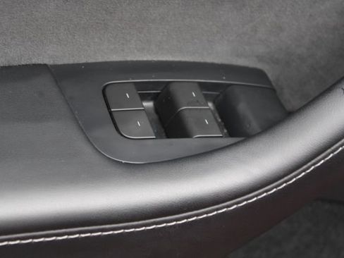 Used 2023 Tesla Model Y Long Range AWD/4WD image 10