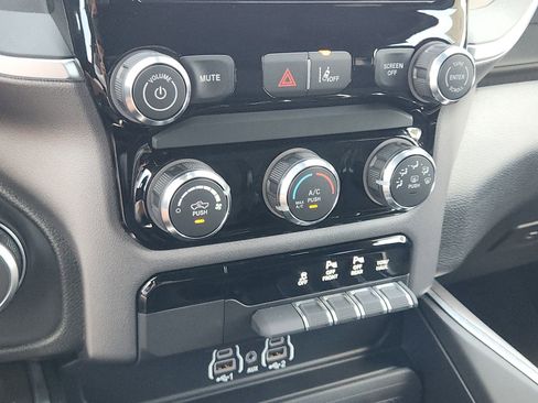 New 2026 RAM 1500 Express AWD/4WD image 18