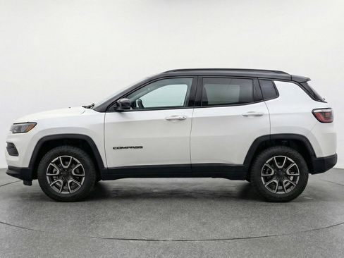 Used 2025 Jeep Compass Trailhawk w/ Trailer Tow Group AWD/4WD image 5