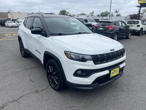 Certified 2023 Jeep Compass Latitude w/ Convenience Group AWD/4WD image 1