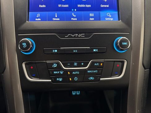 Used 2020 Ford Fusion SE image 27