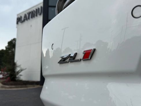 Used 2019 Chevrolet Camaro ZL1 RWD image 10