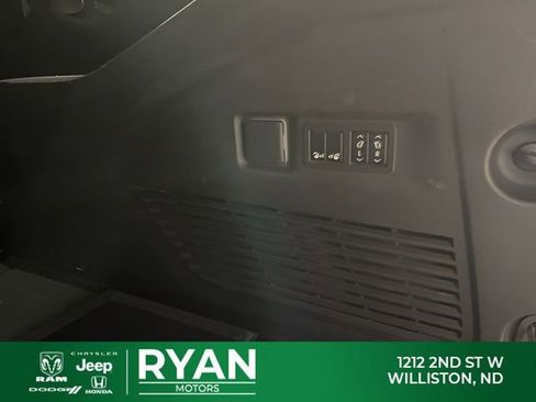 Used 2021 GMC Yukon XL Denali AWD/4WD image 37