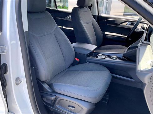 Certified 2025 Ford Explorer Active RWD image 7