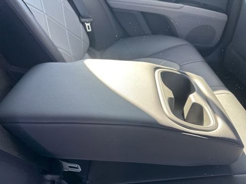 Used 2019 Toyota Camry XLE w/ Navigation Package image 11