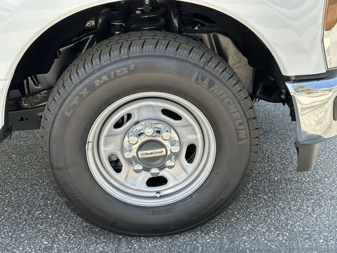 New 2026 Ford F250 XL w/ XL Chrome Package image 13