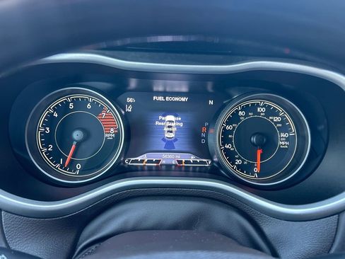 Used 2018 Jeep Cherokee Overland w/ Technology Group image 11