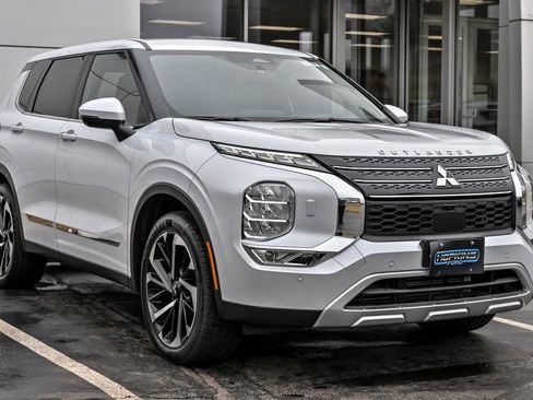 Used 2023 Mitsubishi Outlander SE image 7