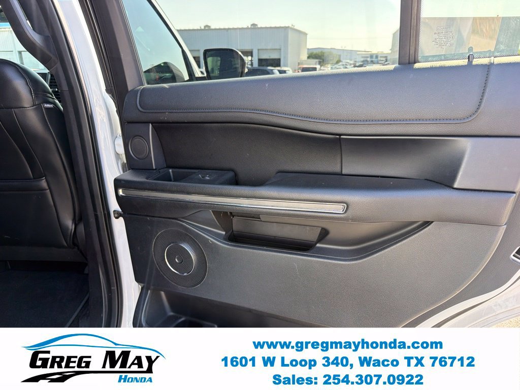 Used 2018 Ford Expedition XLT w/ Equipment Group 202A AWD/4WD image 29