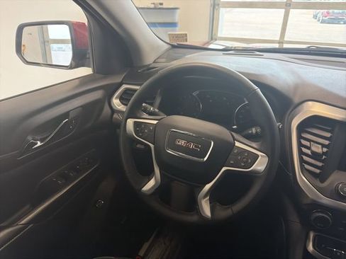 Used 2023 GMC Acadia SLT image 32