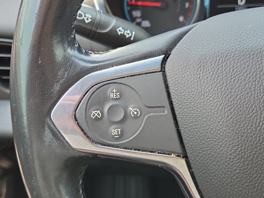 Used 2018 Chevrolet Traverse LT FWD image 21