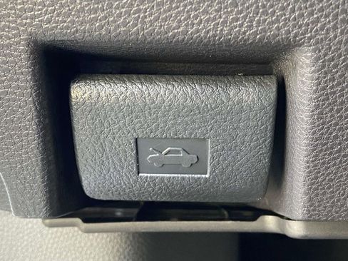 Used 2024 Toyota Tundra SR AWD/4WD image 28