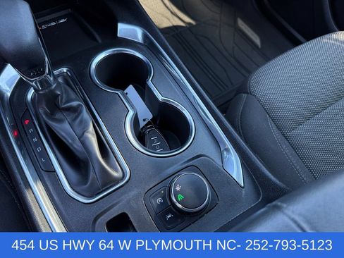 Used 2023 Chevrolet Traverse LT FWD image 23