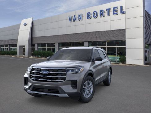 Used 2026 Ford Explorer Active AWD/4WD image 2