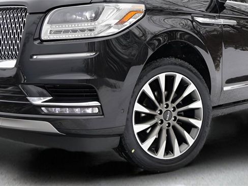 Used 2021 Lincoln Navigator Reserve image 10