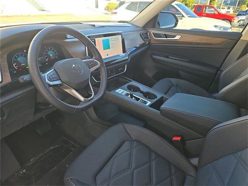 New 2026 Volkswagen Atlas SE image 17