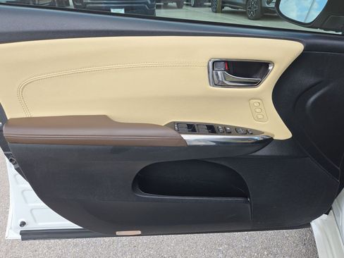 Used 2018 Toyota Avalon XLE Premium image 11