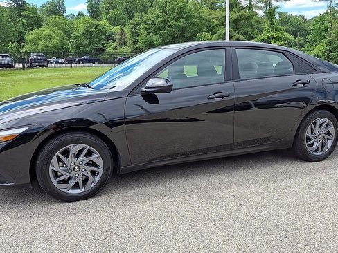 Used 2024 Hyundai Elantra SEL FWD image 5