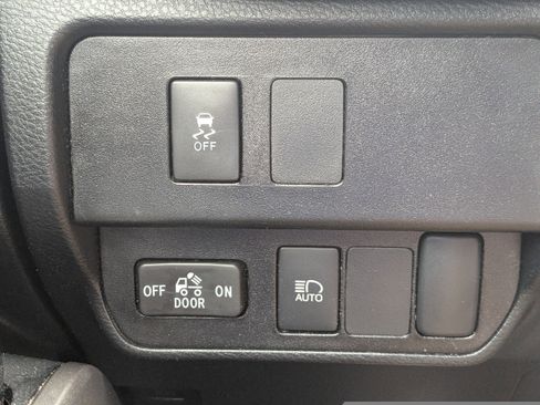 Used 2022 Toyota Tacoma SR5 w/ Technology Package image 25