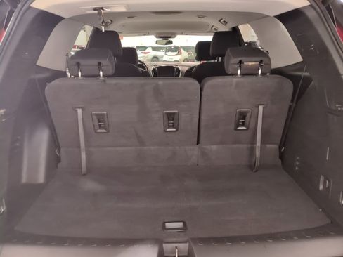 Used 2021 Chevrolet Traverse LT image 14