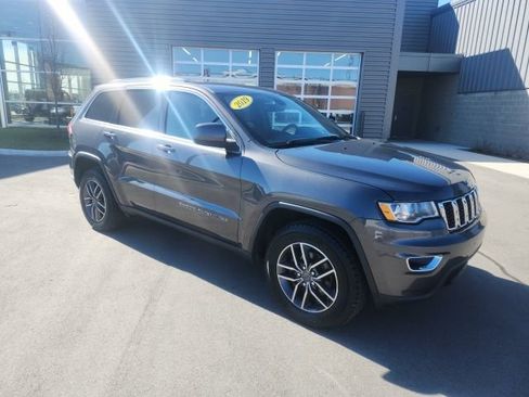 Used 2019 Jeep Grand Cherokee Laredo w/ Security & Convenience Group AWD/4WD image 3