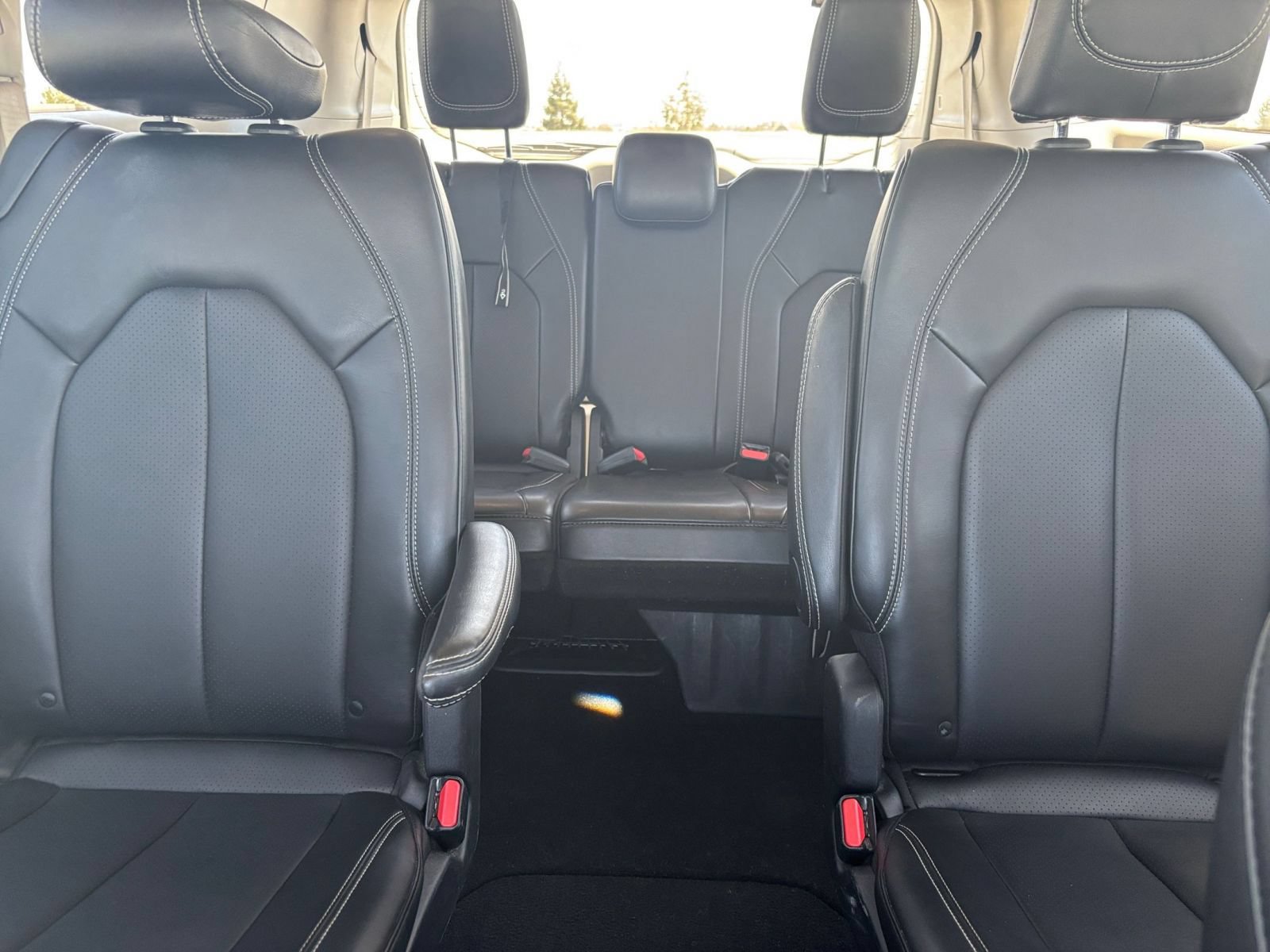 Used 2024 Chrysler Pacifica Touring-L FWD image 39