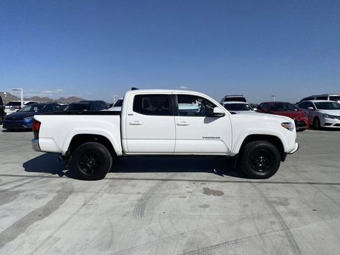 Used 2022 Toyota Tacoma SR5 image 3