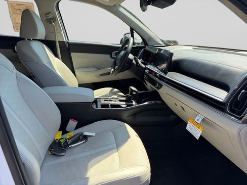 Certified 2025 Kia Sorento S AWD/4WD image 17