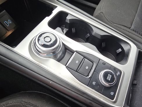 Used 2022 Ford Explorer XLT image 30