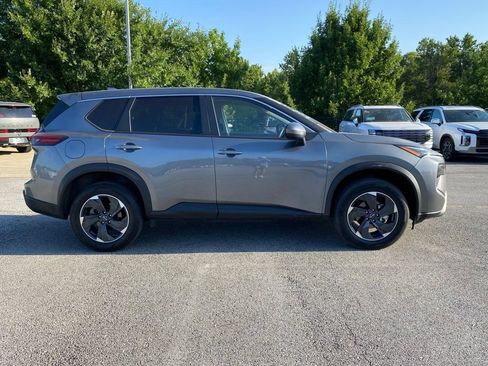 Used 2025 Nissan Rogue SV AWD/4WD image 8