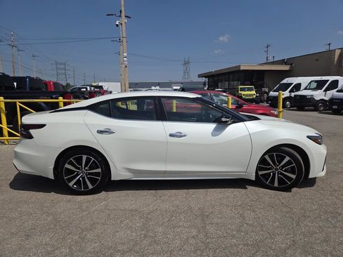 Used 2023 Nissan Maxima SV w/ Floor Mat Group FWD image 16
