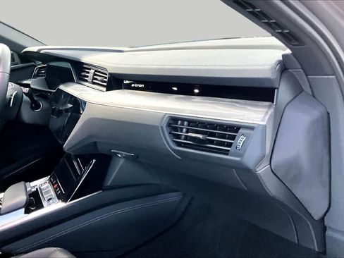 Used 2023 Audi e-tron Premium Plus w/ Premium Plus Package AWD/4WD image 31