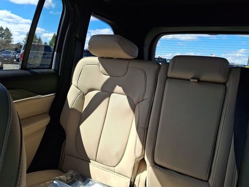 New 2026 Jeep Grand Cherokee Limited AWD/4WD image 13