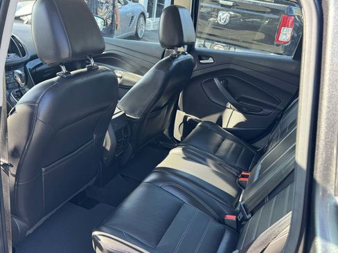 Used 2017 Ford C-MAX Energi Titanium image 13