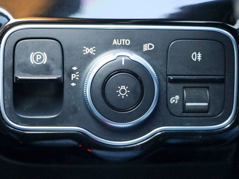 Used 2020 Mercedes-Benz CLA 250 image 30