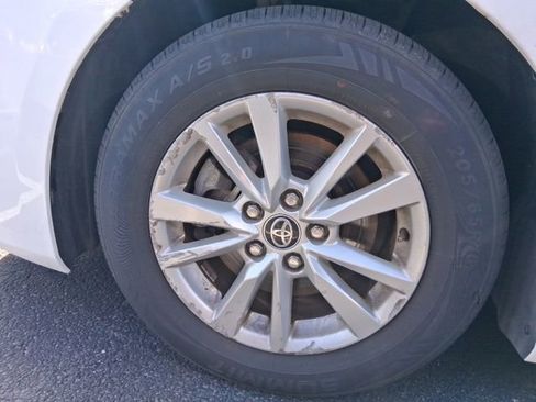 Used 2025 Toyota Camry LE FWD image 5