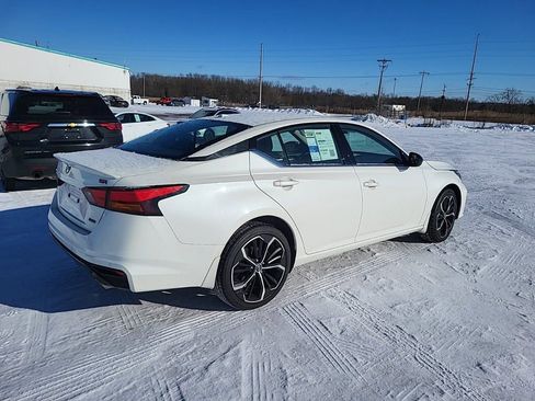 Used 2024 Nissan Altima 2.5 SR image 2
