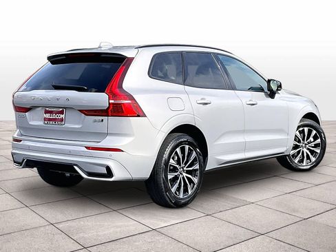 Used 2025 Volvo XC60 B5 Core image 16