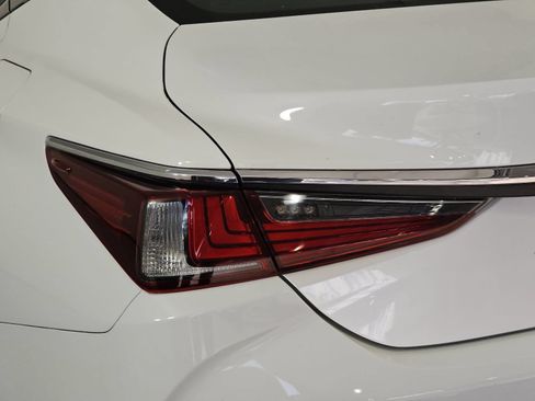 Used 2022 Lexus ES 350 w/ Accessory Package FWD image 30